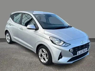 Używany Hyundai i10 SE 84 KM (61 kW) 2022 Srebrny Hatchback