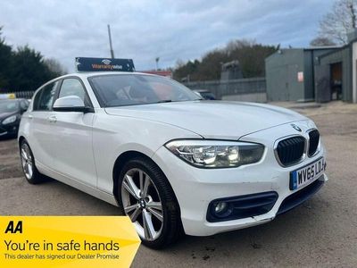 Begagnad BMW 116 Sport Line 2015 Vit Halvkombi