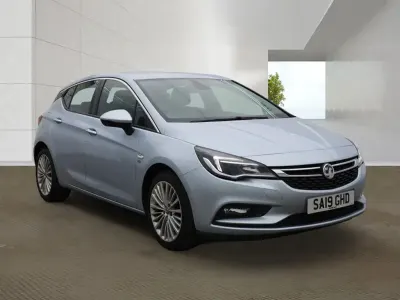 Second-hand Vauxhall Astra Elite 150 CP (110 kW) 2019 Argintiu Hatchback