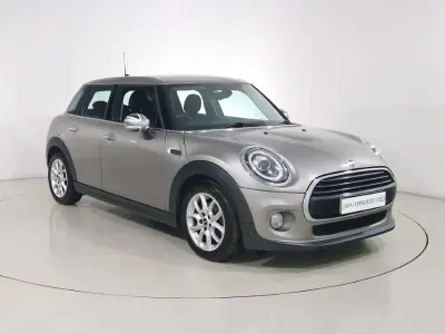Usado Mini Cooper Hatch 134 HP (98 kW) 2018 Prateado Citadino