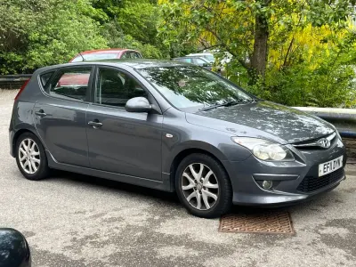 Używany Hyundai i30 Comfort 115 KM (84 kW) 2011 Szary Hatchback