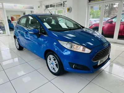 Używany Ford Fiesta Zetec 2013 Niebieski Hatchback
