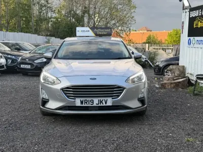 Begagnad Ford Focus Zetec 125 HK (91 kW) 2019 Silver Halvkombi