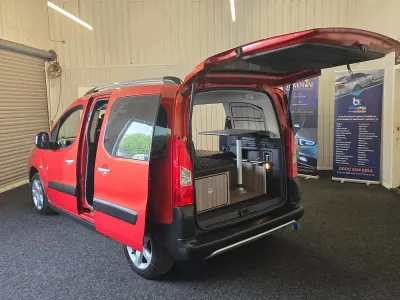 Used Peugeot TePee Outdoor 92 HP (67 kW) 2011 Red MPV