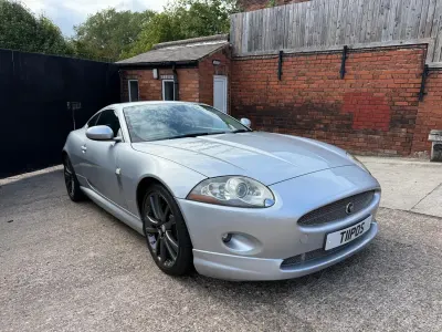 Używany Jaguar XK 300 KM (220 kW) 2007 Srebrny Coupe