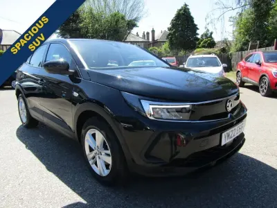 Begagnad Vauxhall Grandland X Design Edition 130 HK (95 kW) 2022 Svart SUV