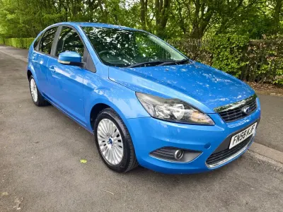 Begagnad Ford Focus Titanium 100 HK (73 kW) 2008 Blå Halvkombi