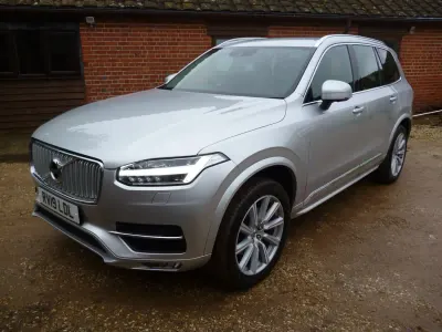 Usado Volvo XC90 Inscription 235 CV (172 kW) 2019 Plateado SUV