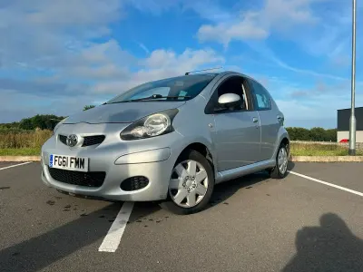 Used Toyota Aygo 68 HP (50 kW) 2011 Silver Hatchback