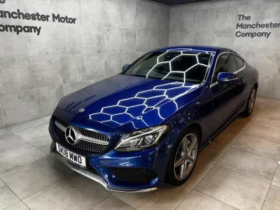 Usado Mercedes C300 AMG line 2018 Azul Coupe