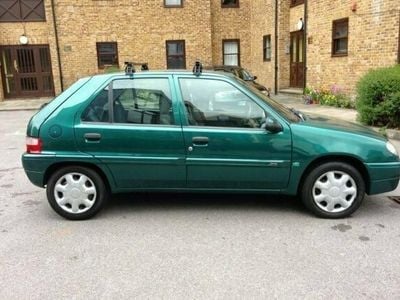 Begagnad Citroën Saxo 2001 Halvkombi