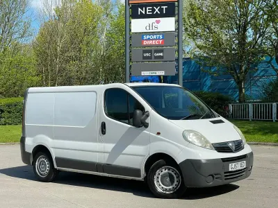 Second-hand Vauxhall Vivaro 115 CP (84 kW) 2007 Alb Monovolum