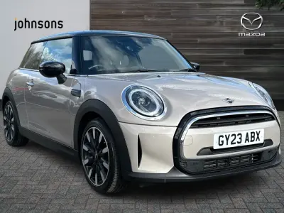 Usado Mini Cooper Exclusive 134 CV (98 kW) 2023 Gris Utilitario