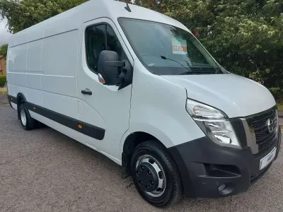 Used Nissan Interstar Tekna 140 HP (102 kW) 2024 White Van