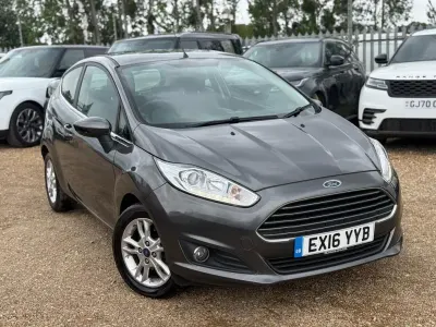 Usado Ford Fiesta Zetec 2016 Cinzento Citadino