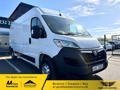 Used Vauxhall Movano S 138 HP (101 kW) 2022 White