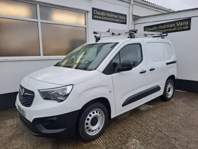 Used Vauxhall Combo Edition 100 HP (73 kW) 2019 White Van
