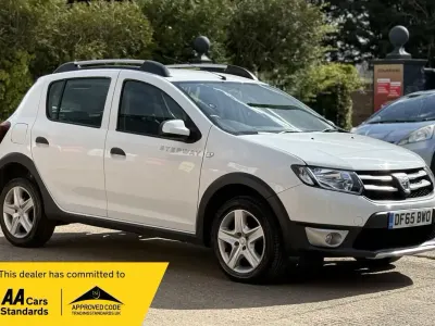 Używany Dacia Sandero Lauréate 90 KM (66 kW) 2015 Biały Hatchback