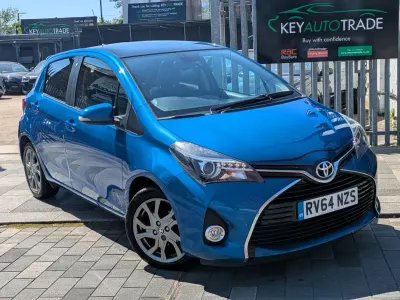 Begagnad Toyota Yaris 99 HK (72 kW) 2014 Blå Halvkombi