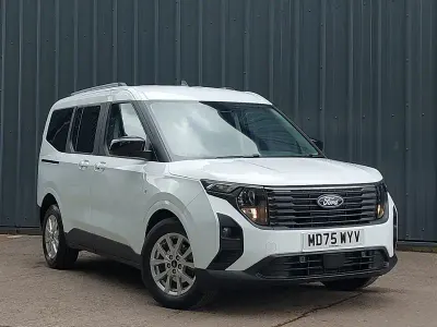 Used Ford Tourneo Courier Titanium 125 HP (91 kW) 2025 White MPV