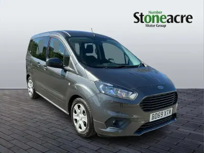 Usado Ford Tourneo Courier Zetec 99 CV (72 kW) 2019 Gris Monovolumen