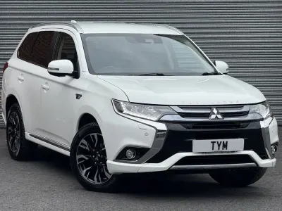 Used Mitsubishi Outlander P-HEV 200 HP (147 kW) 2018 White Estate