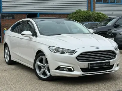 Used Ford Mondeo Titanium 240 HP (176 kW) 2017 White Hatchback