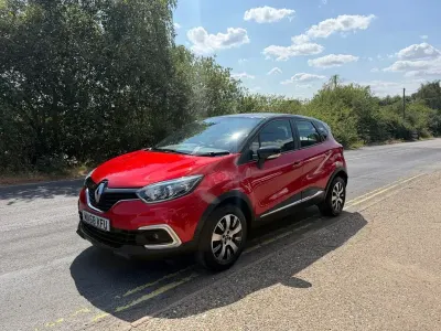 Used Renault Captur Play 90 HP (66 kW) 2018 Red/black SUV