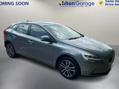 Used Volvo V40 Momentum 122 HP (89 kW) 2017 Hatchback