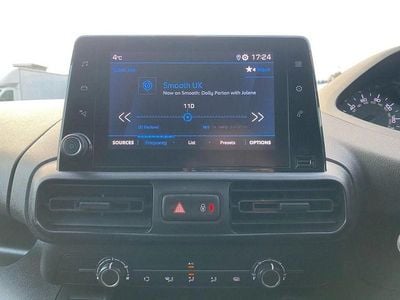 Begagnad Peugeot Partner 100 HK (73 kW) 2020 Vit Minibuss