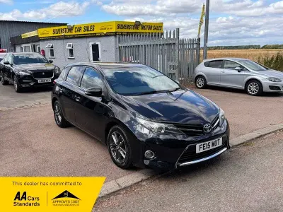 Used Toyota Auris Plus 132 HP (97 kW) 2015 Black Hatchback