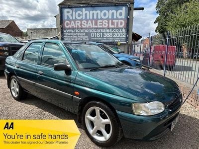 Used Ford Escort 89 HP (65 kW) 1997 Green Hatchback