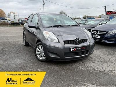 Used Toyota Yaris 87 HP (63 kW) 2009 Grey Hatchback
