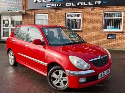 Used Daihatsu Sirion 102 HP (75 kW) 2002 Red Hatchback