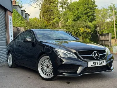 Usado Mercedes E220 AMG line 177 CV (130 kW) 2017 Negro Coupe