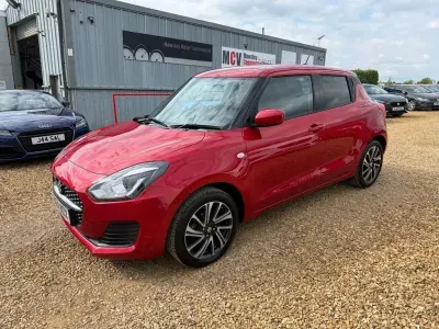 Begagnad Suzuki Swift SZ-L 83 HK (61 kW) 2024 Röd Halvkombi