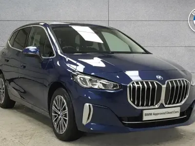 Begagnad BMW 225 Active Tourer Luxury Line 242 HK (177 kW) 2025 Blå Minibuss