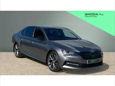 Gebraucht Skoda Superb SportlinePlus 150 PS (110 kW) 2023 Grau Kleinwagen