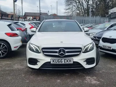 Używany Mercedes E220 AMG line 194 KM (142 kW) 2016 Biały Sedan/Limuzyna