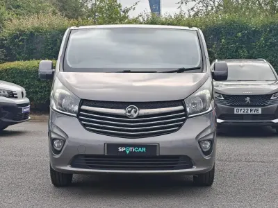 Usado Vauxhall Vivaro Sportive 118 HP (86 kW) 2018 Cinzento