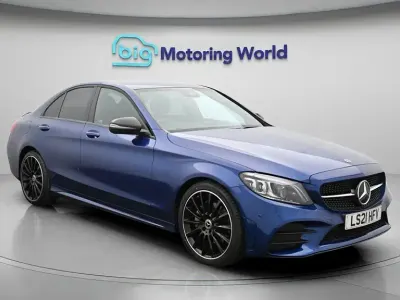 Usado Mercedes C200 AMG line 2021 Azul Sedan