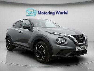 Begagnad Nissan Juke N-Connecta 114 HK (83 kW) 2023 Grå SUV