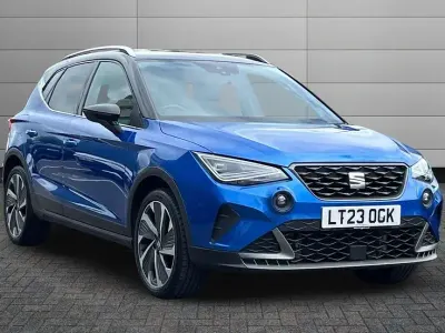 Used Seat Arona FR Sport 110 HP (80 kW) 2023 Sapphire blue with black roof SUV