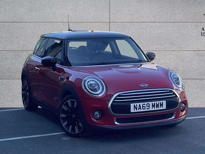 Begagnad Mini Cooper Exclusive 134 HK (98 kW) 2019 Röd Halvkombi