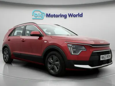 Gebraucht Kia Niro 141 PS (103 kW) 2023 Rot SUV