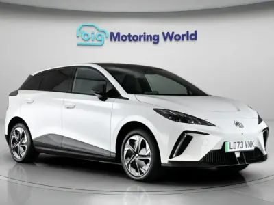 Begagnad MG MG4 EV Trophy 319 kW (435 HK) 2023 Vit Halvkombi