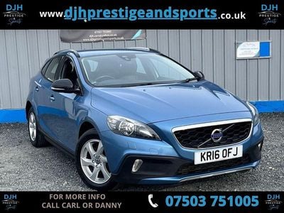 Used Volvo V40 SE 2016 Blue Hatchback