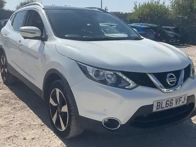 Used Nissan Qashqai N-Connecta 2016 White SUV