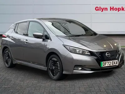 Begagnad Nissan Leaf N-Connecta 110 kW (150 HK) 2022 Grå Halvkombi