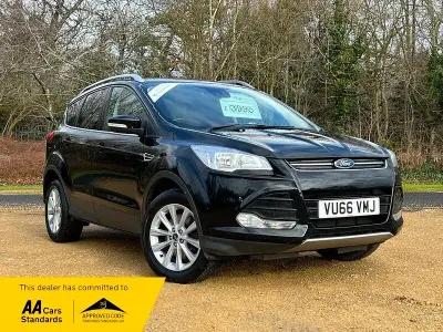Usado Ford Kuga Titanium 150 CV (110 kW) 2016 Negro SUV